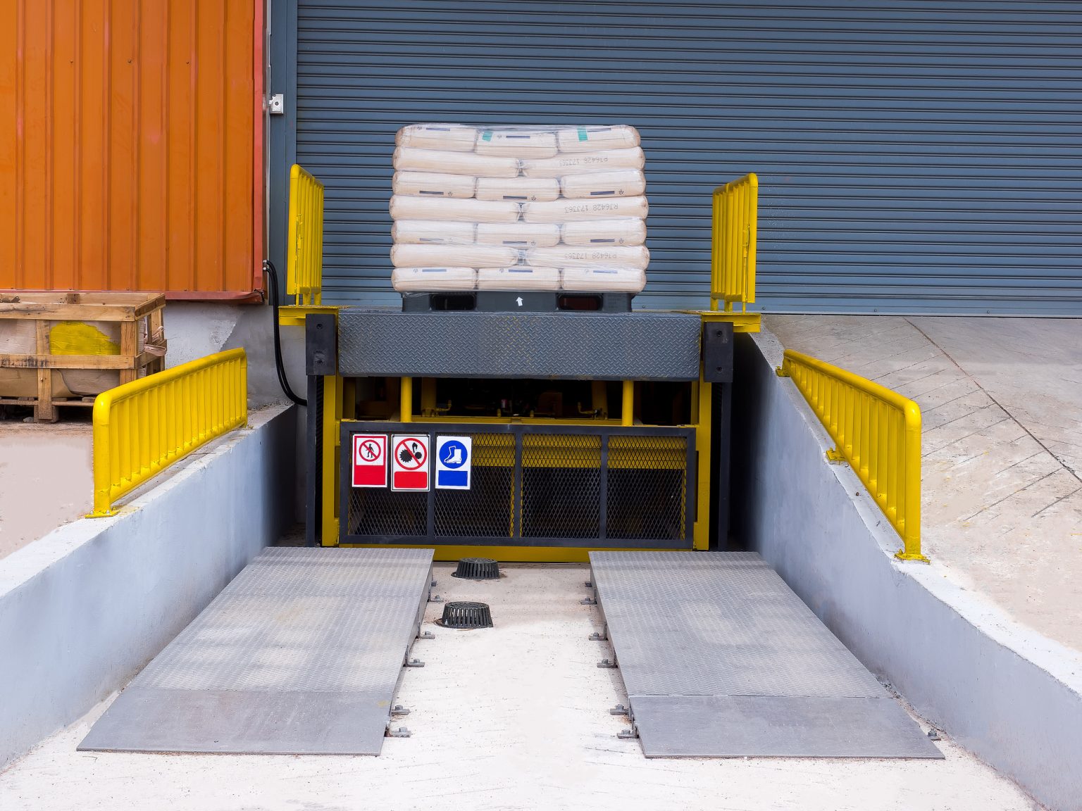 Right Loading Dock Design Contributes to an Effective Manufacturing Plant